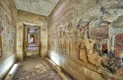Vue aérienne de la nécropole royale d'Abydos avec ses tombeaux antiques